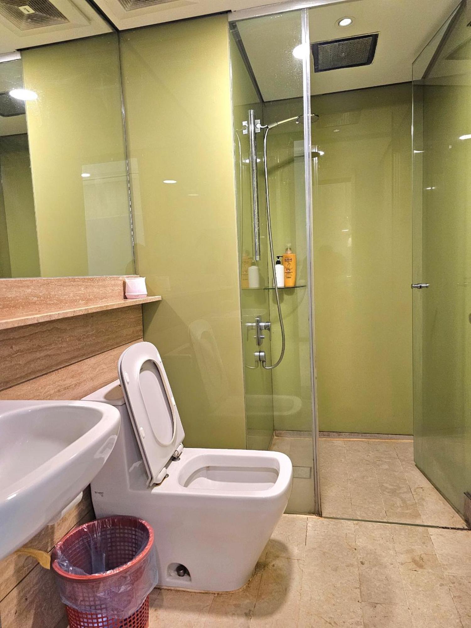 De Apartment Sky At Klcc 쿠알라룸푸르 외부 사진